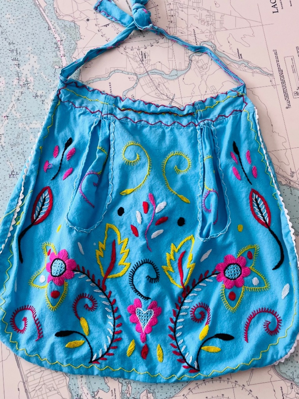 Vintage 50s Blue Embroidered Madeira Apron with Pockets